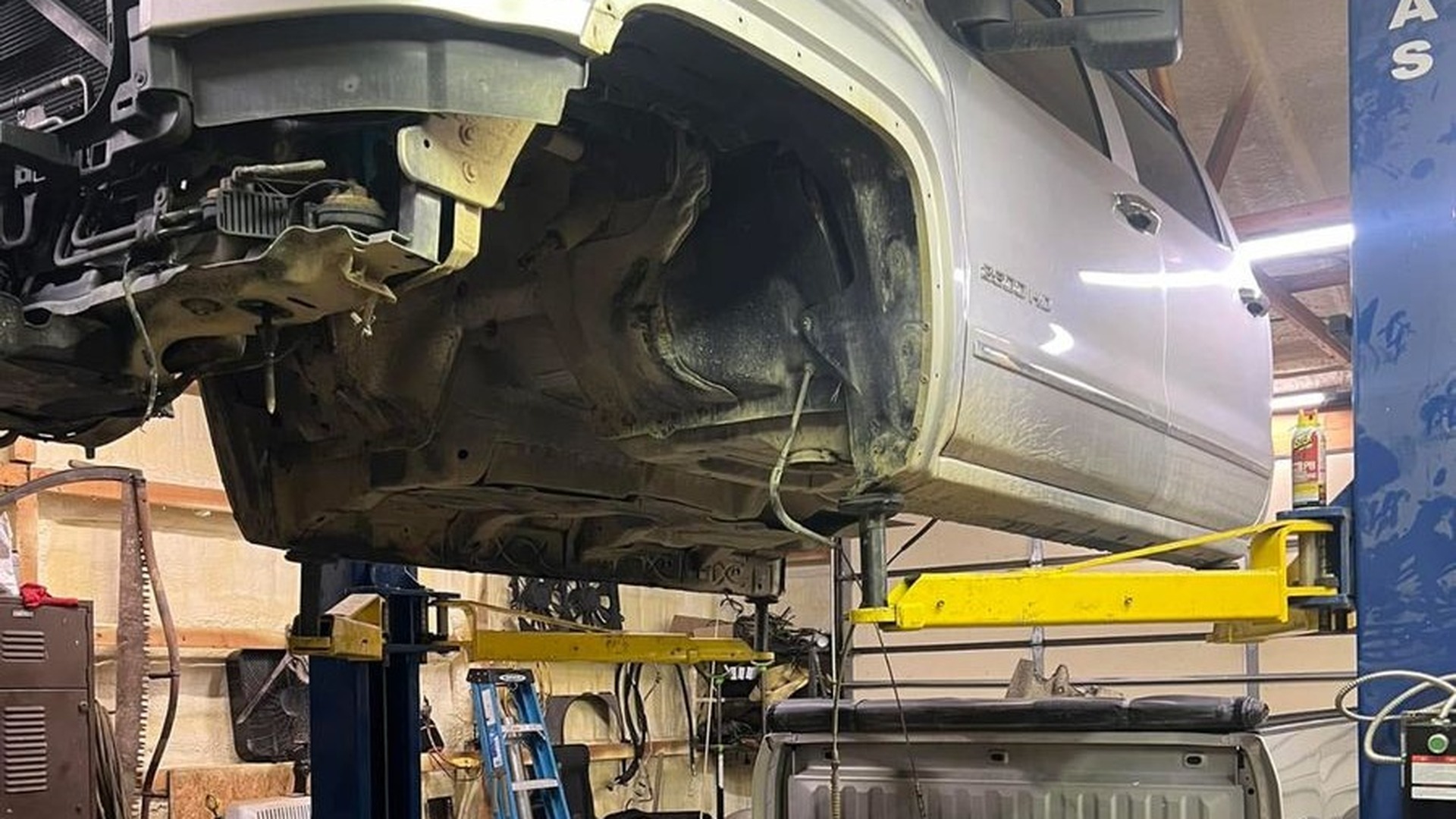 Cab-off heavy truck service